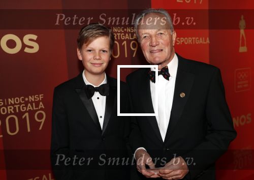 Amsterdam 18 december 2019
Sportman/ sportvrouw van het jaar gala in AFAS live ( Sportgala)
Tom Okker met kleinzoon