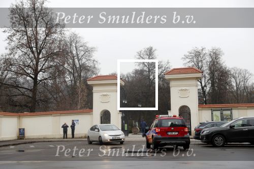 Vilnius 7 december 2019
Bonnie Horbach gaat met haar dochter tennissen. Bonnie is de Nederlandse ambassadeur in Vilnius in Litouwen . Je hebt daar de ambassade en Bonnie woont in een groot huis in het park van Vilnius.