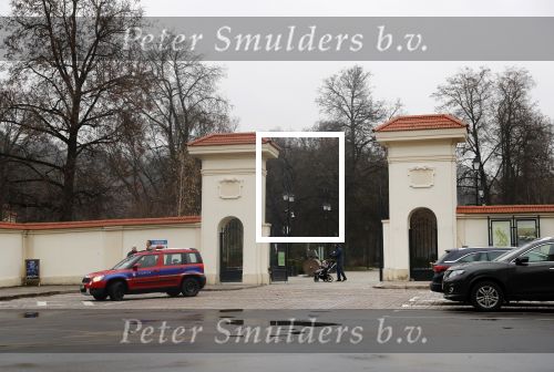 Vilnius 7 december 2019
Bonnie Horbach gaat met haar dochter tennissen. Bonnie is de Nederlandse ambassadeur in Vilnius in Litouwen . Je hebt daar de ambassade en Bonnie woont in een groot huis in het park van Vilnius.