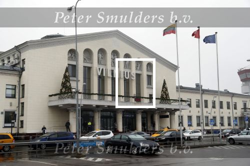 Vilnius 7 december 2019
Bonnie Horbach gaat met haar dochter tennissen. Bonnie is de Nederlandse ambassadeur in Vilnius in Litouwen . Je hebt daar de ambassade en Bonnie woont in een groot huis in het park van Vilnius.