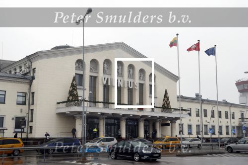Vilnius 7 december 2019
Bonnie Horbach gaat met haar dochter tennissen. Bonnie is de Nederlandse ambassadeur in Vilnius in Litouwen . Je hebt daar de ambassade en Bonnie woont in een groot huis in het park van Vilnius.