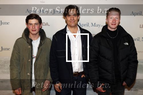 Amsterdam 16 december 2019
Premiere April may June in het deLamar theater met oa in de hoofdrollen Linda de Mol Elise Schaap en Tjitske Reidinga. Vincent Croiset kwam met zijn zoon en een vriendje