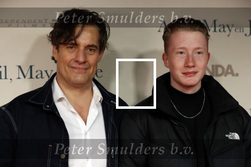 Amsterdam 16 december 2019
Premiere April may June in het deLamar theater met oa in de hoofdrollen Linda de Mol Elise Schaap en Tjitske Reidinga. Vincent Croiset kwam met zijn zoon en een vriendje