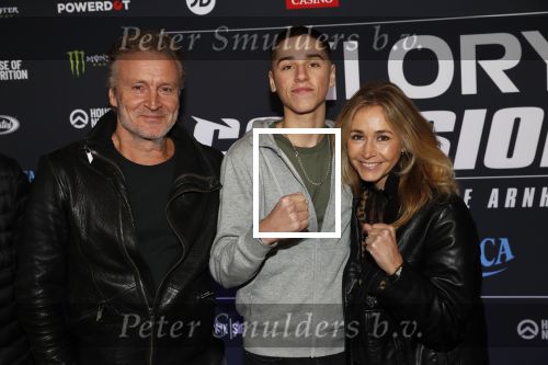 Arnhem 21 december 2019
Badr Hari versus Rico Verhoeven in het geldredome. Wendy v Dijk kwam met zoon Sem v Dijk en haar man Erland Galjaard