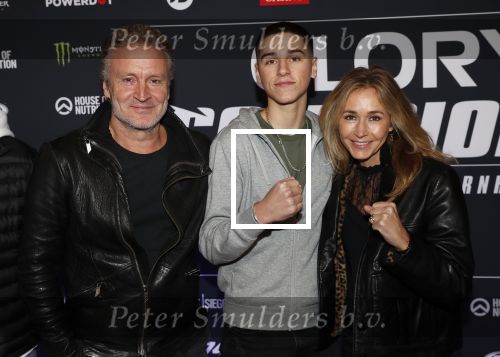 Arnhem 21 december 2019
Badr Hari versus Rico Verhoeven in het geldredome. Wendy v Dijk kwam met zoon Sem v Dijk en haar man Erland Galjaard