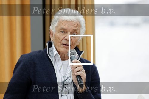 Amsterdam 20 december 2020
Ben Cramer zingt vanuit bed in het Mandelahuisje .