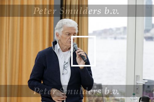 Amsterdam 20 december 2020
Ben Cramer zingt vanuit bed in het Mandelahuisje .