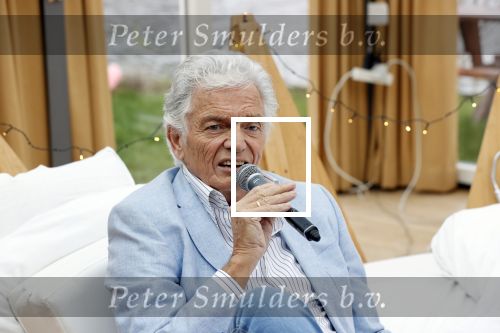 Amsterdam 20 december 2020
Ben Cramer zingt vanuit bed in het Mandelahuisje .