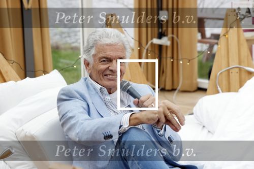 Amsterdam 20 december 2020
Ben Cramer zingt vanuit bed in het Mandelahuisje .