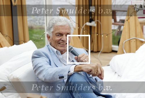 Amsterdam 20 december 2020
Ben Cramer zingt vanuit bed in het Mandelahuisje .