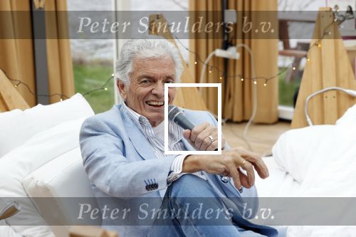 Amsterdam 20 december 2020
Ben Cramer zingt vanuit bed in het Mandelahuisje .