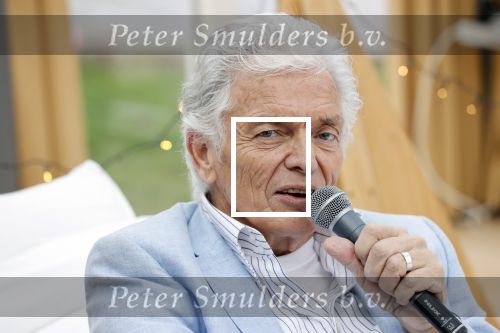 Amsterdam 20 december 2020
Ben Cramer zingt vanuit bed in het Mandelahuisje .