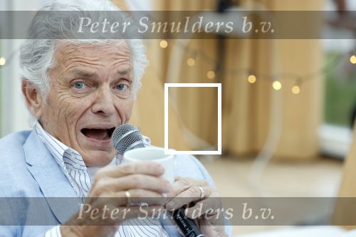 Amsterdam 20 december 2020
Ben Cramer zingt vanuit bed in het Mandelahuisje .
