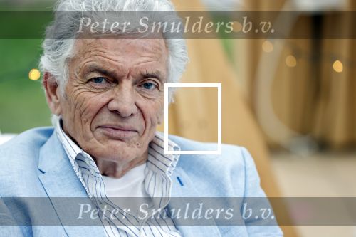 Amsterdam 20 december 2020
Ben Cramer zingt vanuit bed in het Mandelahuisje .