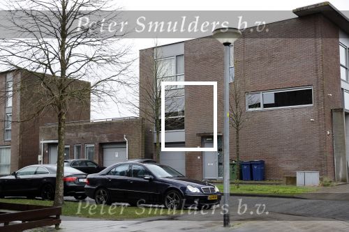 Almerte 27 december 2020
Famke Louise kussend met haar nieuwe vriend Denzel Slager . Ze vertrokken vanaf haar huis naar de supermarkt. Denzel is oud prof voetballer en winnaar van het programma Love Island.