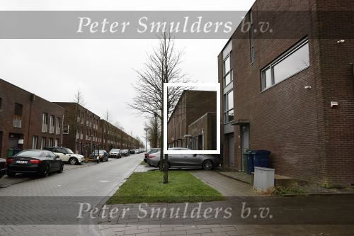 Almerte 27 december 2020
Famke Louise kussend met haar nieuwe vriend Denzel Slager . Ze vertrokken vanaf haar huis naar de supermarkt. Denzel is oud prof voetballer en winnaar van het programma Love Island.