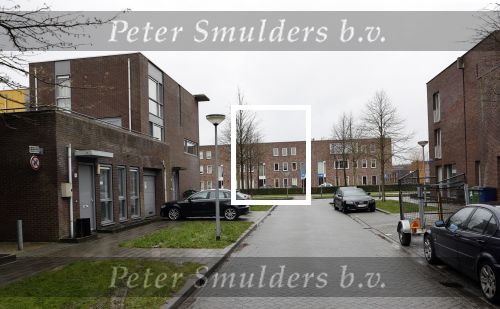 Almerte 27 december 2020
Famke Louise kussend met haar nieuwe vriend Denzel Slager . Ze vertrokken vanaf haar huis naar de supermarkt. Denzel is oud prof voetballer en winnaar van het programma Love Island.