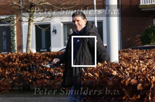 Amsterdam e.o. 31 december 2020
Frank Masmeijer arriveert bij zijn vriendin . Frank is pas weer vrij gekomen