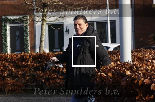 Amsterdam e.o. 31 december 2020
Frank Masmeijer arriveert bij zijn vriendin . Frank is pas weer vrij gekomen
