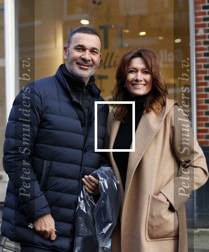 Amsterdam 30 december 2020
Ruud Gullit met vriendin Karin de Rooij in Amsterdam zuid