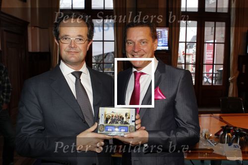 Amsterdam 25 januari 2011
Cast Legalyy Blonde opent amsterdamse effectenbeurs. Aanwezig Pearl Jozefzoon, Albert Verlinde Laura Vlasblom Kim Lian v d Meij Joey Schalker Roy v Iersel en medewerkers van de beurs.. Albert met Duco Wildeboer
Peter Smulders bv