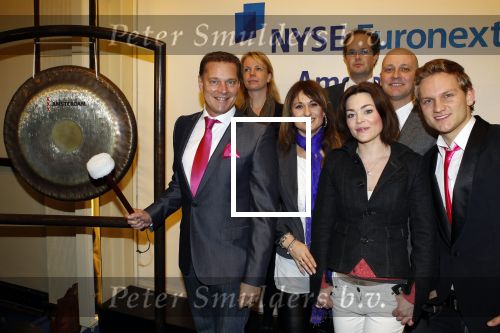 Amsterdam 25 januari 2011
Cast Legalyy Blonde opent amsterdamse effectenbeurs. Aanwezig Pearl Jozefzoon, Albert Verlinde Laura Vlasblom Kim Lian v d Meij Joey Schalker Roy v Iersel en medewerkers van de beurs.
Peter Smulders bv