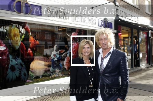 Amsterdam 23 januari 2011
Alice Zegerius en partner van Beverly Beethoven hebben beslag laten leggen bij Shanna Breukhoven omdat ze kleding niet betaald zou hebben.
Peter Smulders bv