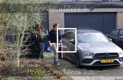Mijdrecht Schiphol 6 januari 2021
Andre Hazes en zijn nieuwe vriendin Anne Rose gaan samen een paar dagen weg . Ze vertrekken vanaf het huis van Rachel met taxi naar Schiphol .