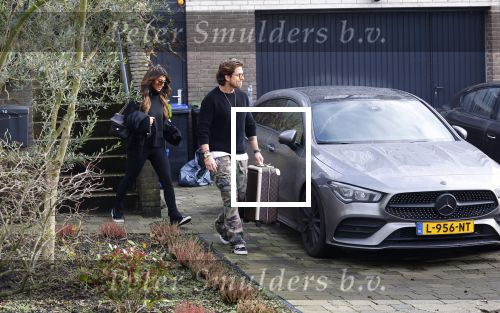 Mijdrecht Schiphol 6 januari 2021
Andre Hazes en zijn nieuwe vriendin Anne Rose gaan samen een paar dagen weg . Ze vertrekken vanaf het huis van Rachel met taxi naar Schiphol .