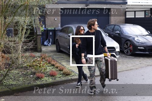 Mijdrecht Schiphol 6 januari 2021
Andre Hazes en zijn nieuwe vriendin Anne Rose gaan samen een paar dagen weg . Ze vertrekken vanaf het huis van Rachel met taxi naar Schiphol .