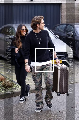 Mijdrecht Schiphol 6 januari 2021
Andre Hazes en zijn nieuwe vriendin Anne Rose gaan samen een paar dagen weg . Ze vertrekken vanaf het huis van Rachel met taxi naar Schiphol .