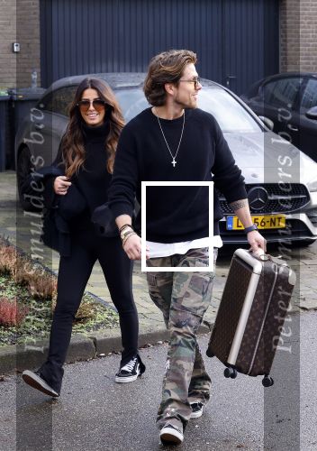 Mijdrecht Schiphol 6 januari 2021
Andre Hazes en zijn nieuwe vriendin Anne Rose gaan samen een paar dagen weg . Ze vertrekken vanaf het huis van Rachel met taxi naar Schiphol .