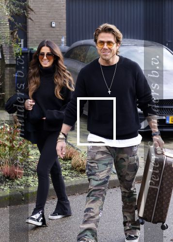 Mijdrecht Schiphol 6 januari 2021
Andre Hazes en zijn nieuwe vriendin Anne Rose gaan samen een paar dagen weg . Ze vertrekken vanaf het huis van Rachel met taxi naar Schiphol .