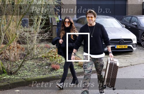 Mijdrecht Schiphol 6 januari 2021
Andre Hazes en zijn nieuwe vriendin Anne Rose gaan samen een paar dagen weg . Ze vertrekken vanaf het huis van Rachel met taxi naar Schiphol .