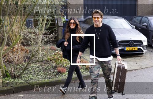 Mijdrecht Schiphol 6 januari 2021
Andre Hazes en zijn nieuwe vriendin Anne Rose gaan samen een paar dagen weg . Ze vertrekken vanaf het huis van Rachel met taxi naar Schiphol .