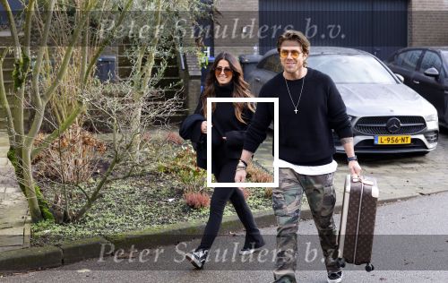 Mijdrecht Schiphol 6 januari 2021
Andre Hazes en zijn nieuwe vriendin Anne Rose gaan samen een paar dagen weg . Ze vertrekken vanaf het huis van Rachel met taxi naar Schiphol .