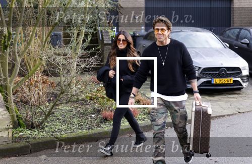 Mijdrecht Schiphol 6 januari 2021
Andre Hazes en zijn nieuwe vriendin Anne Rose gaan samen een paar dagen weg . Ze vertrekken vanaf het huis van Rachel met taxi naar Schiphol .