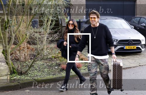 Mijdrecht Schiphol 6 januari 2021
Andre Hazes en zijn nieuwe vriendin Anne Rose gaan samen een paar dagen weg . Ze vertrekken vanaf het huis van Rachel met taxi naar Schiphol .