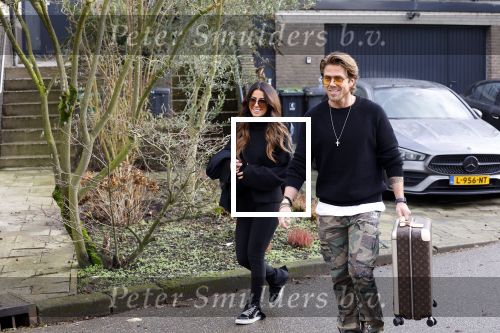 Mijdrecht Schiphol 6 januari 2021
Andre Hazes en zijn nieuwe vriendin Anne Rose gaan samen een paar dagen weg . Ze vertrekken vanaf het huis van Rachel met taxi naar Schiphol .