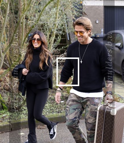 Mijdrecht Schiphol 6 januari 2021
Andre Hazes en zijn nieuwe vriendin Anne Rose gaan samen een paar dagen weg . Ze vertrekken vanaf het huis van Rachel met taxi naar Schiphol .