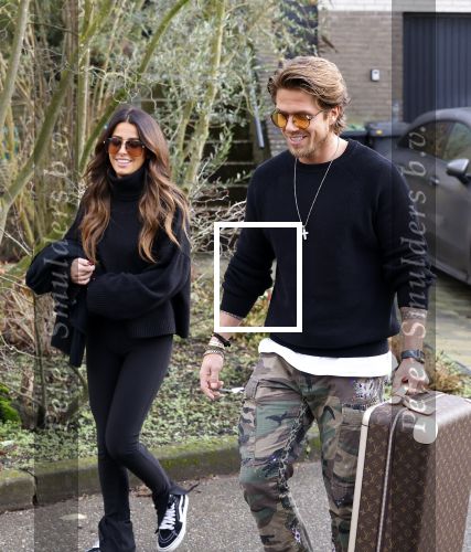 Mijdrecht Schiphol 6 januari 2021
Andre Hazes en zijn nieuwe vriendin Anne Rose gaan samen een paar dagen weg . Ze vertrekken vanaf het huis van Rachel met taxi naar Schiphol .