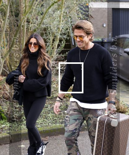 Mijdrecht Schiphol 6 januari 2021
Andre Hazes en zijn nieuwe vriendin Anne Rose gaan samen een paar dagen weg . Ze vertrekken vanaf het huis van Rachel met taxi naar Schiphol .