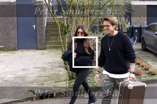 Mijdrecht Schiphol 6 januari 2021
Andre Hazes en zijn nieuwe vriendin Anne Rose gaan samen een paar dagen weg . Ze vertrekken vanaf het huis van Rachel met taxi naar Schiphol .