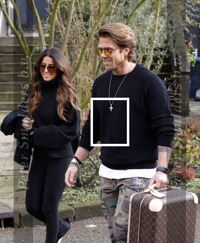 Mijdrecht Schiphol 6 januari 2021
Andre Hazes en zijn nieuwe vriendin Anne Rose gaan samen een paar dagen weg . Ze vertrekken vanaf het huis van Rachel met taxi naar Schiphol .