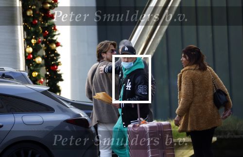 Schiphol Mijdrecht 20 december 2021
Andre Hazes en zijn neef en beste vriend Djarno Hofland worden door Rachel hazes opgehaald op Schiphol na een vakantie naar Las Vegas en Los Angeles. Daarna rijden Andre en zijn moeder naar haar huis in Mijdrecht.
