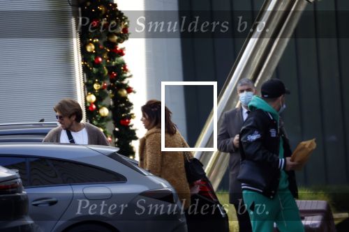 Schiphol Mijdrecht 20 december 2021
Andre Hazes en zijn neef en beste vriend Djarno Hofland worden door Rachel hazes opgehaald op Schiphol na een vakantie naar Las Vegas en Los Angeles. Daarna rijden Andre en zijn moeder naar haar huis in Mijdrecht.