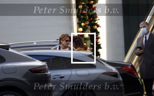 Schiphol Mijdrecht 20 december 2021
Andre Hazes en zijn neef en beste vriend Djarno Hofland worden door Rachel hazes opgehaald op Schiphol na een vakantie naar Las Vegas en Los Angeles. Daarna rijden Andre en zijn moeder naar haar huis in Mijdrecht.