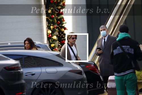 Schiphol Mijdrecht 20 december 2021
Andre Hazes en zijn neef en beste vriend Djarno Hofland worden door Rachel hazes opgehaald op Schiphol na een vakantie naar Las Vegas en Los Angeles. Daarna rijden Andre en zijn moeder naar haar huis in Mijdrecht.