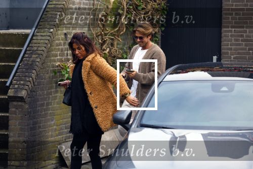 Schiphol Mijdrecht 20 december 2021
Andre Hazes en zijn neef en beste vriend Djarno Hofland worden door Rachel hazes opgehaald op Schiphol na een vakantie naar Las Vegas en Los Angeles. Daarna rijden Andre en zijn moeder naar haar huis in Mijdrecht.