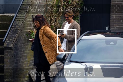 Schiphol Mijdrecht 20 december 2021
Andre Hazes en zijn neef en beste vriend Djarno Hofland worden door Rachel hazes opgehaald op Schiphol na een vakantie naar Las Vegas en Los Angeles. Daarna rijden Andre en zijn moeder naar haar huis in Mijdrecht.
